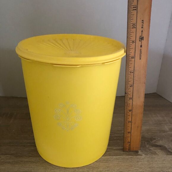 Vintage 70s Yellow Tupperware Nesting Canisters Round Retro Set of 5 Sunburst - Picture 5 of 13